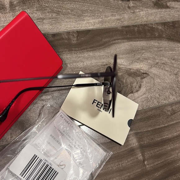 🔥🔥FENDI 53mm round sunglasses - Picture 7 of 8